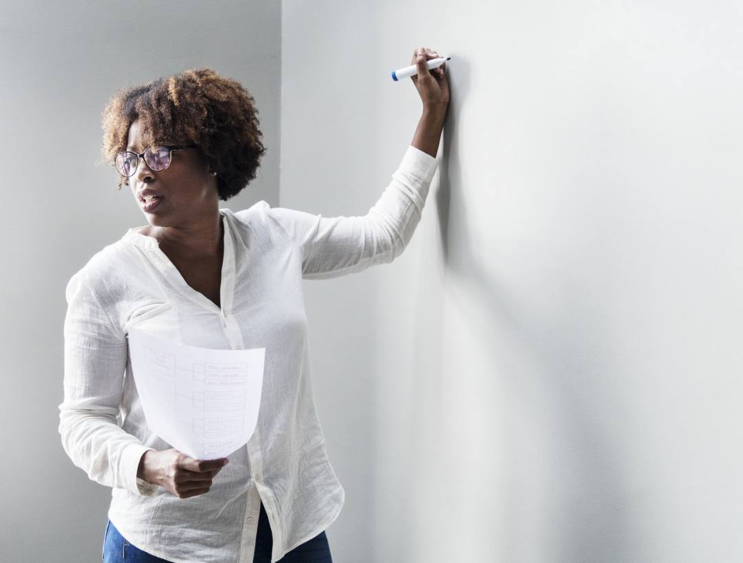 woman teaching processed4